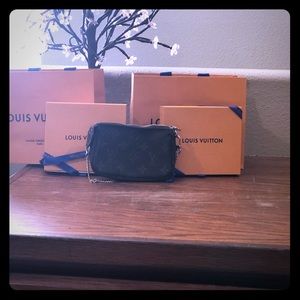 Authentic Vintage Louis Vuitton small chain wallet